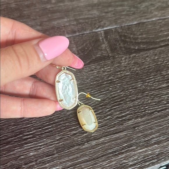 Kendra Scott Jewelry - Kendra Scott Gold and mother of pearl earrings